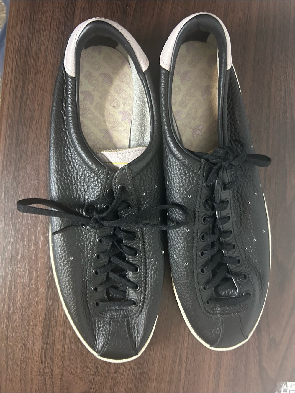 Adidas Lacombe core black leather sneakers